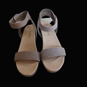 Lucky Brand Karston suede open toe Wedge heel sandals  size 9 tan